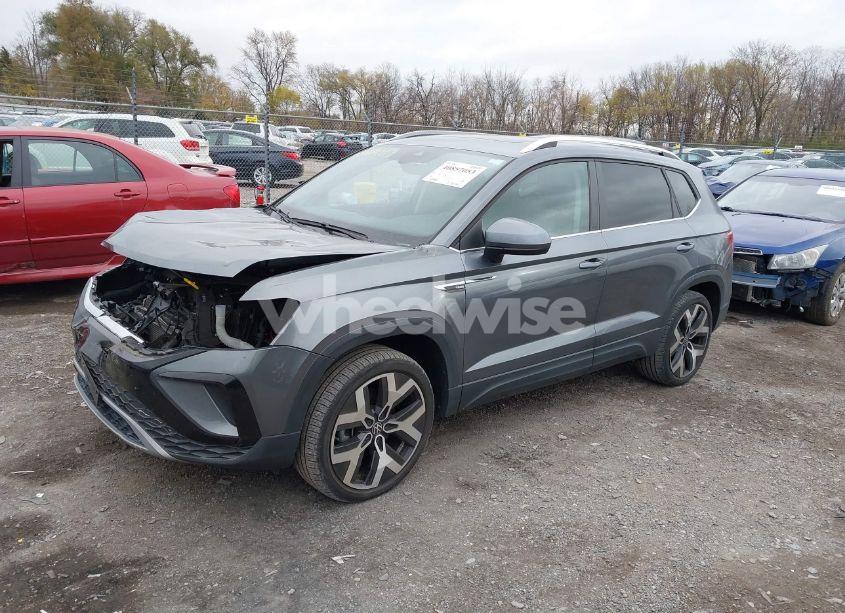 Photo 2 of 2022 Volkswagen Taos 1.5T SEL (VIN 3VV2X7B23NM015061)