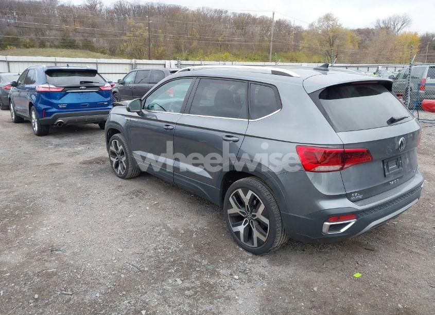 Photo 3 of 2022 Volkswagen Taos 1.5T SEL (VIN 3VV2X7B23NM015061)