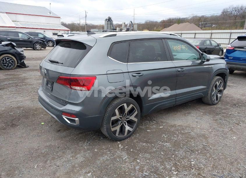 Photo 4 of 2022 Volkswagen Taos 1.5T SEL (VIN 3VV2X7B23NM015061)