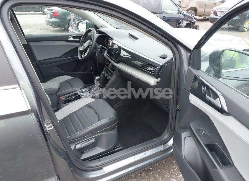 Photo 5 of 2022 Volkswagen Taos 1.5T SEL (VIN 3VV2X7B23NM015061)