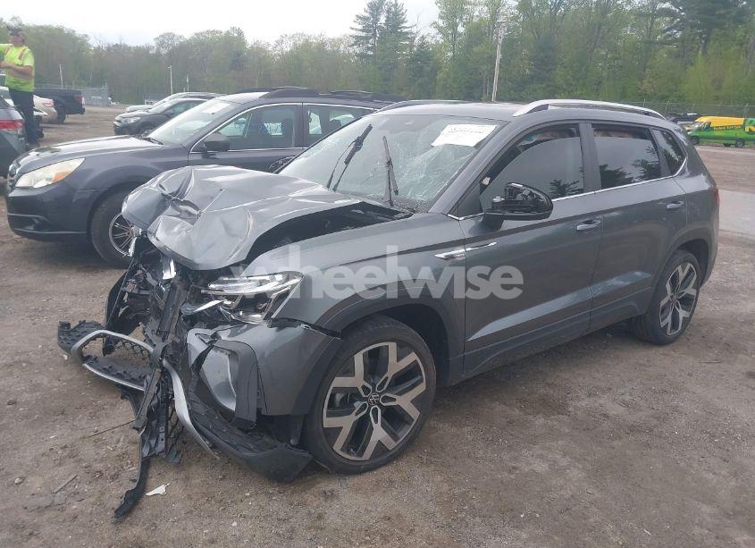 Photo 2 of 2022 Volkswagen Taos 1.5T SEL (VIN 3VV2X7B26NM019850)