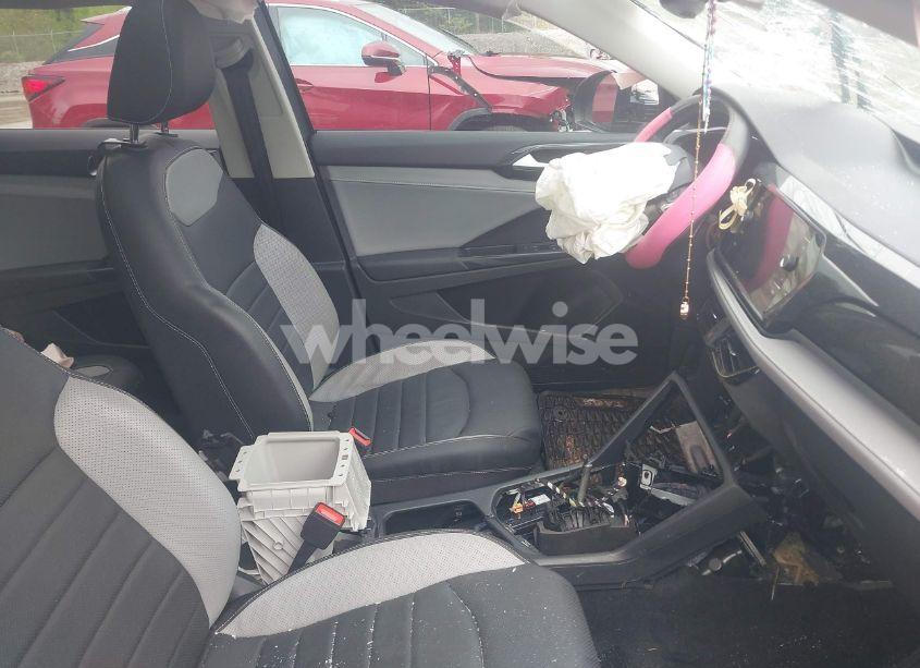 Photo 5 of 2022 Volkswagen Taos 1.5T SEL (VIN 3VV2X7B26NM019850)