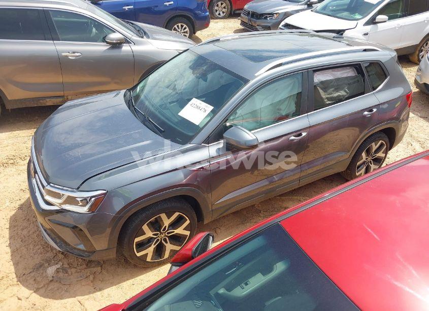 Photo 2 of 2022 Volkswagen Taos 1.5T SEL (VIN 3VV2X7B29NM033550)