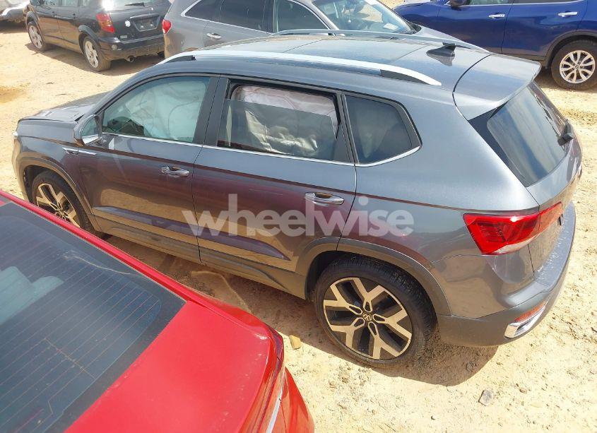 Photo 3 of 2022 Volkswagen Taos 1.5T SEL (VIN 3VV2X7B29NM033550)