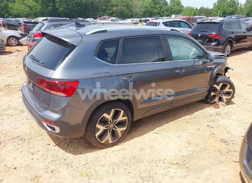 Photo 4 of 2022 Volkswagen Taos 1.5T SEL (VIN 3VV2X7B29NM033550)
