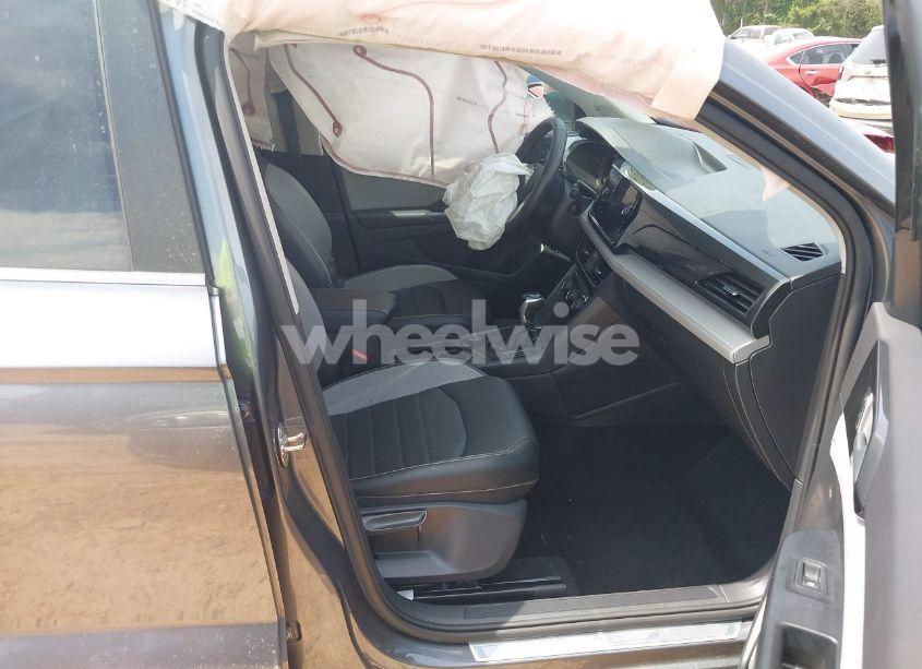 Photo 5 of 2022 Volkswagen Taos 1.5T SEL (VIN 3VV2X7B29NM033550)