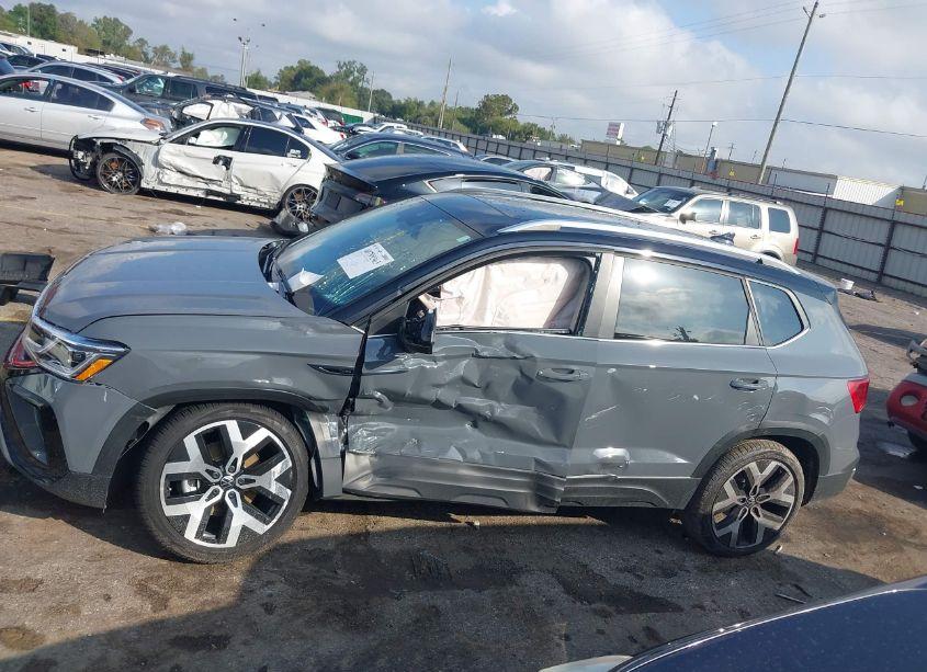 Photo 13 of 2023 Volkswagen Taos 1.5T SEL (VIN 3VV2X7B2XPM339448)