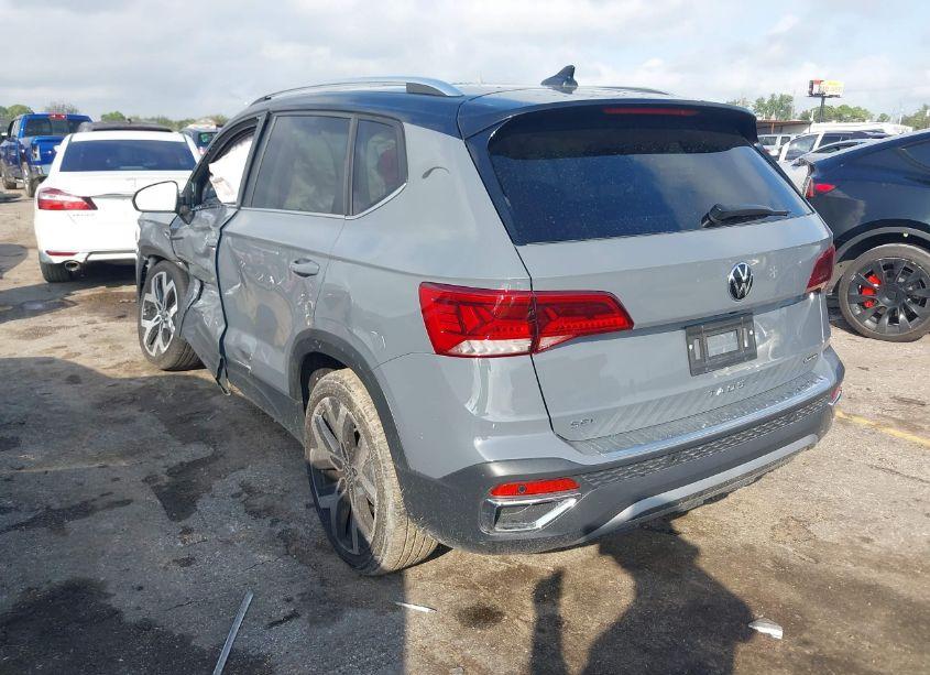 Photo 3 of 2023 Volkswagen Taos 1.5T SEL (VIN 3VV2X7B2XPM339448)