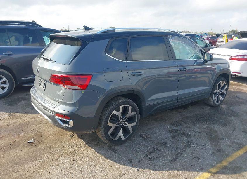 Photo 4 of 2023 Volkswagen Taos 1.5T SEL (VIN 3VV2X7B2XPM339448)