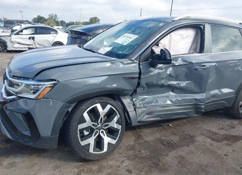 Photo 6 of 2023 Volkswagen Taos 1.5T SEL (VIN 3VV2X7B2XPM339448)