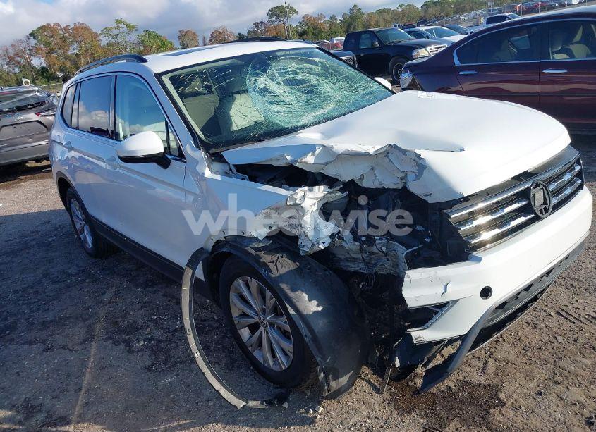2019 Volkswagen Tiguan SE/SEL/SEL R-LINE JET-BLACK/SEL R-LINE (VIN 3VV3B7AX0KM063211) main photo