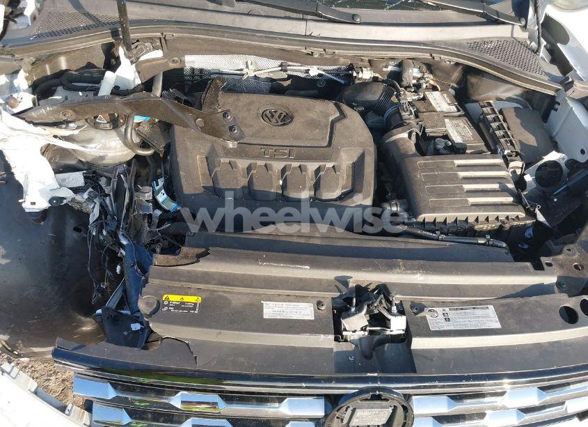 Photo 10 of 2019 Volkswagen Tiguan SE/SEL/SEL R-LINE JET-BLACK/SEL R-LINE (VIN 3VV3B7AX0KM063211)
