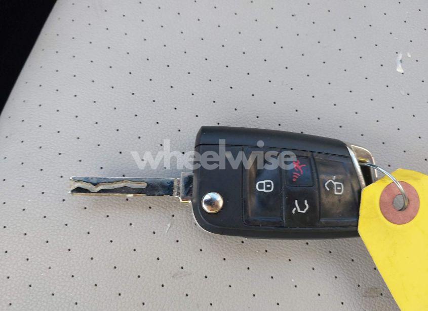 Photo 11 of 2019 Volkswagen Tiguan SE/SEL/SEL R-LINE JET-BLACK/SEL R-LINE (VIN 3VV3B7AX0KM063211)