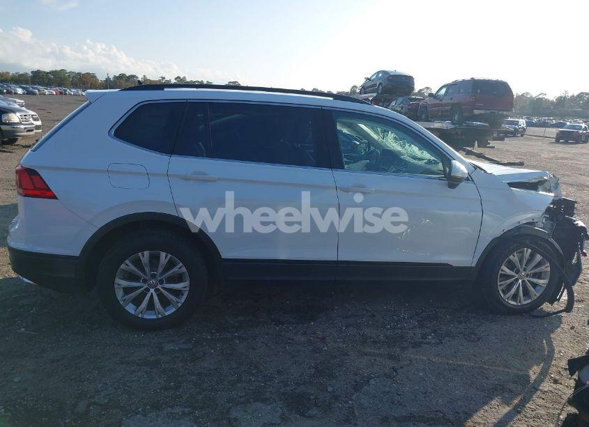 Photo 13 of 2019 Volkswagen Tiguan SE/SEL/SEL R-LINE JET-BLACK/SEL R-LINE (VIN 3VV3B7AX0KM063211)