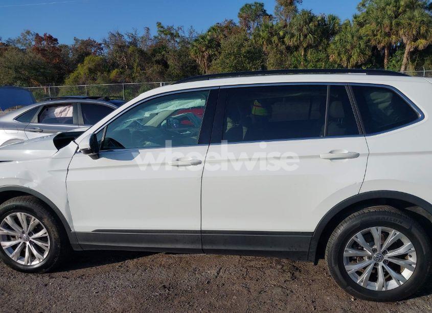 Photo 14 of 2019 Volkswagen Tiguan SE/SEL/SEL R-LINE JET-BLACK/SEL R-LINE (VIN 3VV3B7AX0KM063211)