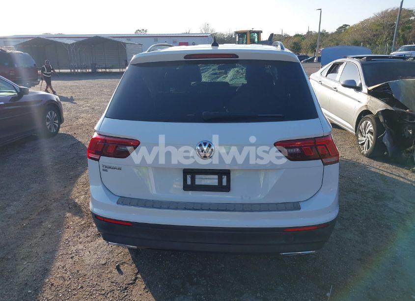 Photo 16 of 2019 Volkswagen Tiguan SE/SEL/SEL R-LINE JET-BLACK/SEL R-LINE (VIN 3VV3B7AX0KM063211)