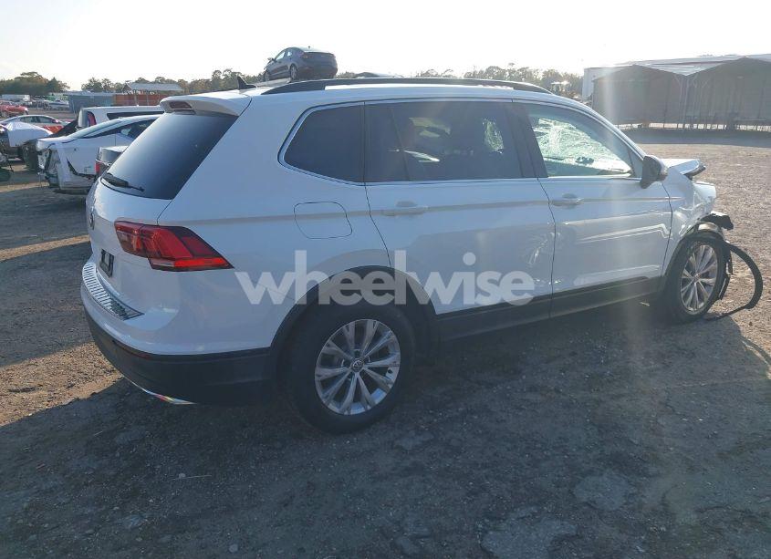 Photo 4 of 2019 Volkswagen Tiguan SE/SEL/SEL R-LINE JET-BLACK/SEL R-LINE (VIN 3VV3B7AX0KM063211)