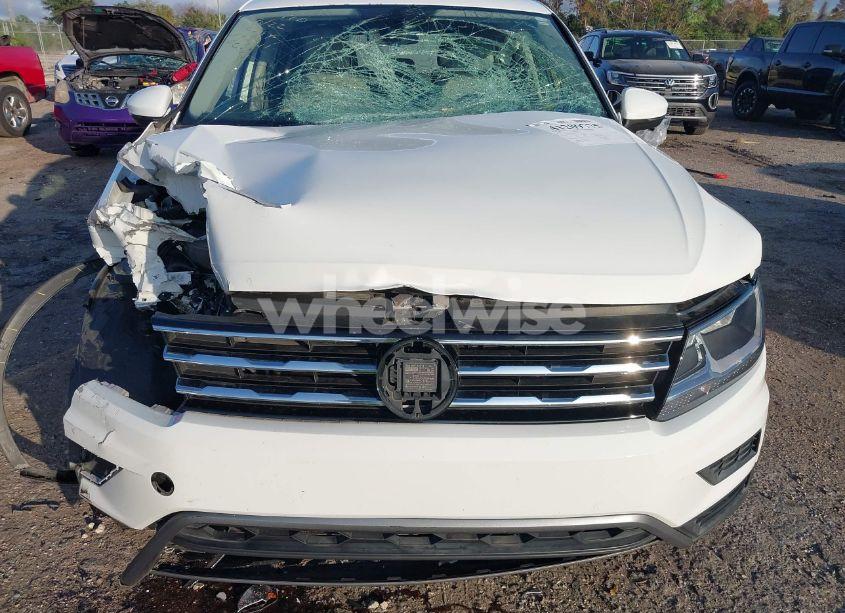 Photo 6 of 2019 Volkswagen Tiguan SE/SEL/SEL R-LINE JET-BLACK/SEL R-LINE (VIN 3VV3B7AX0KM063211)