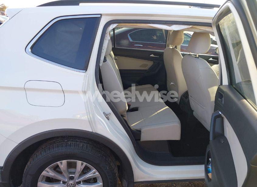 Photo 8 of 2019 Volkswagen Tiguan SE/SEL/SEL R-LINE JET-BLACK/SEL R-LINE (VIN 3VV3B7AX0KM063211)