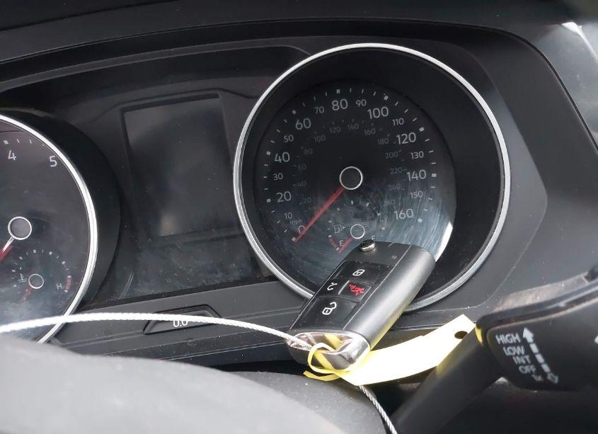 Photo 11 of 2019 Volkswagen Tiguan 2.0T SE/2.0T SEL/2.0T SEL R-LINE/2.0T SEL R-LINE BLACK (VIN 3VV3B7AX0KM111550)