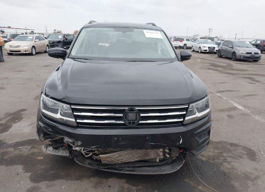 Photo 12 of 2019 Volkswagen Tiguan 2.0T SE/2.0T SEL/2.0T SEL R-LINE/2.0T SEL R-LINE BLACK (VIN 3VV3B7AX0KM111550)