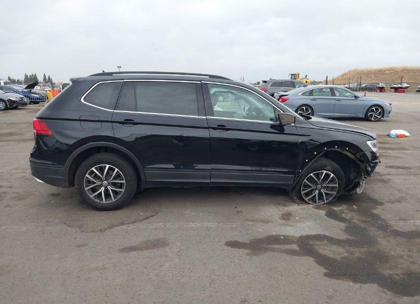 Photo 13 of 2019 Volkswagen Tiguan 2.0T SE/2.0T SEL/2.0T SEL R-LINE/2.0T SEL R-LINE BLACK (VIN 3VV3B7AX0KM111550)