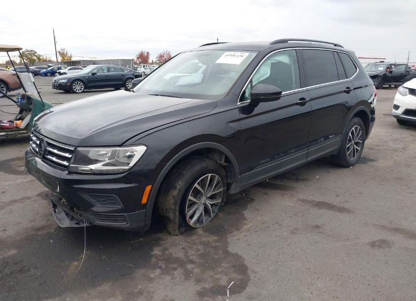 Photo 2 of 2019 Volkswagen Tiguan 2.0T SE/2.0T SEL/2.0T SEL R-LINE/2.0T SEL R-LINE BLACK (VIN 3VV3B7AX0KM111550)