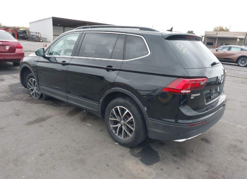 Photo 3 of 2019 Volkswagen Tiguan 2.0T SE/2.0T SEL/2.0T SEL R-LINE/2.0T SEL R-LINE BLACK (VIN 3VV3B7AX0KM111550)