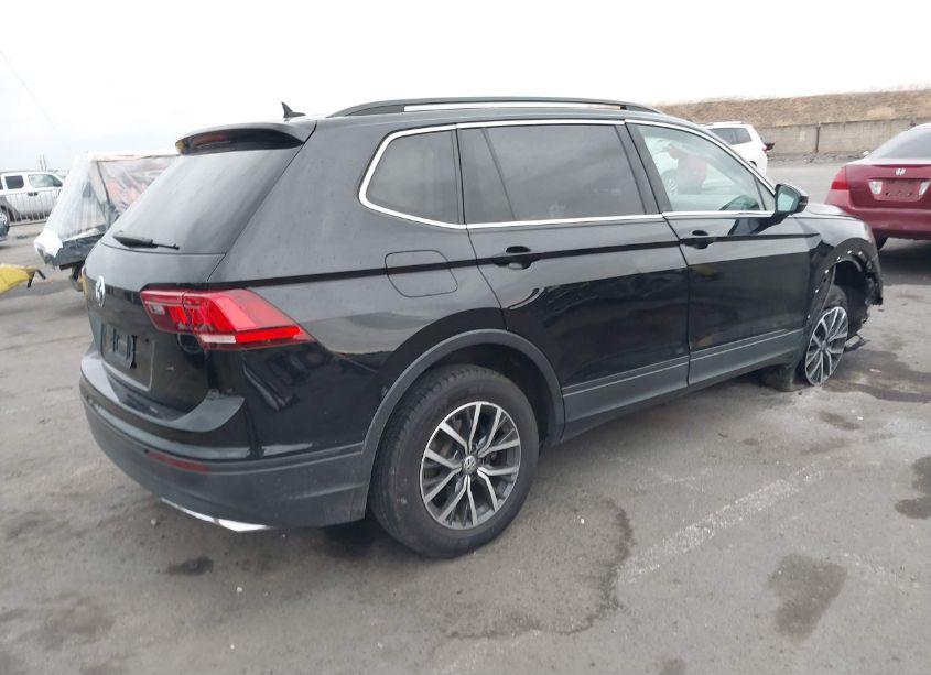 Photo 4 of 2019 Volkswagen Tiguan 2.0T SE/2.0T SEL/2.0T SEL R-LINE/2.0T SEL R-LINE BLACK (VIN 3VV3B7AX0KM111550)