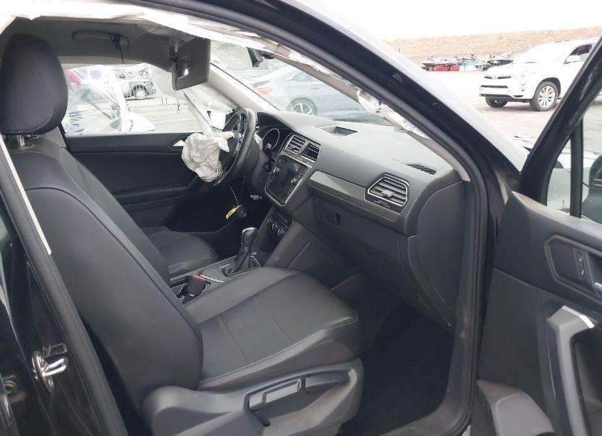 Photo 5 of 2019 Volkswagen Tiguan 2.0T SE/2.0T SEL/2.0T SEL R-LINE/2.0T SEL R-LINE BLACK (VIN 3VV3B7AX0KM111550)