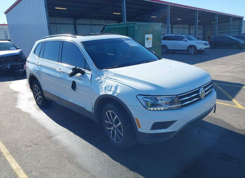 2019 Volkswagen Tiguan 2.0T SE/2.0T SEL/2.0T SEL R-LINE/2.0T SEL R-LINE BLACK (VIN 3VV3B7AX0KM152423) main photo