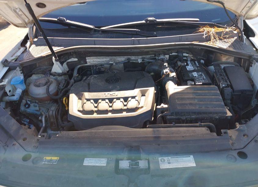 Photo 10 of 2019 Volkswagen Tiguan 2.0T SE/2.0T SEL/2.0T SEL R-LINE/2.0T SEL R-LINE BLACK (VIN 3VV3B7AX0KM152423)