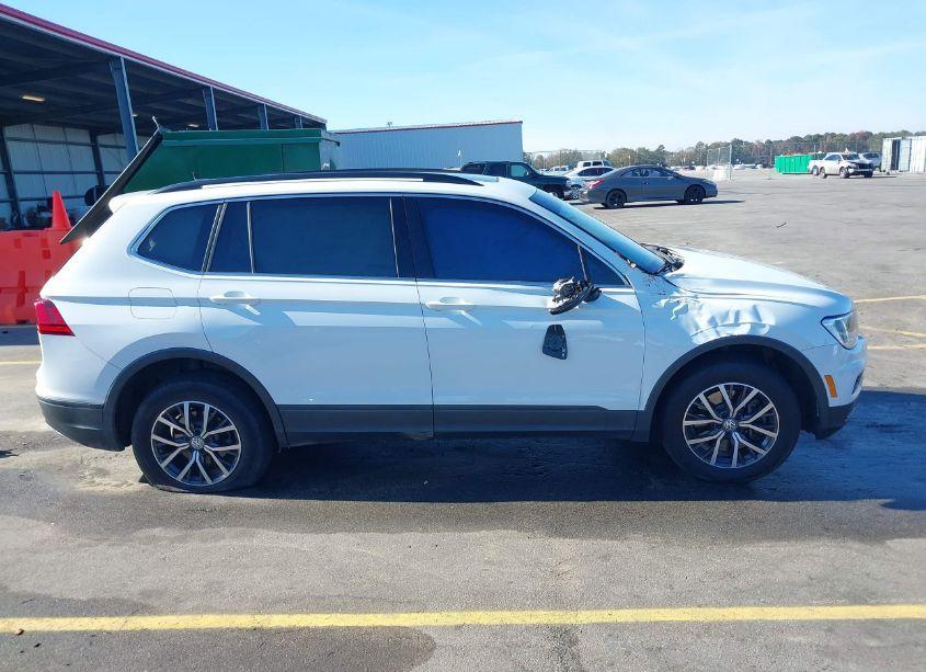 Photo 14 of 2019 Volkswagen Tiguan 2.0T SE/2.0T SEL/2.0T SEL R-LINE/2.0T SEL R-LINE BLACK (VIN 3VV3B7AX0KM152423)