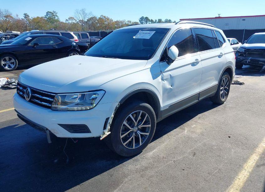 Photo 2 of 2019 Volkswagen Tiguan 2.0T SE/2.0T SEL/2.0T SEL R-LINE/2.0T SEL R-LINE BLACK (VIN 3VV3B7AX0KM152423)