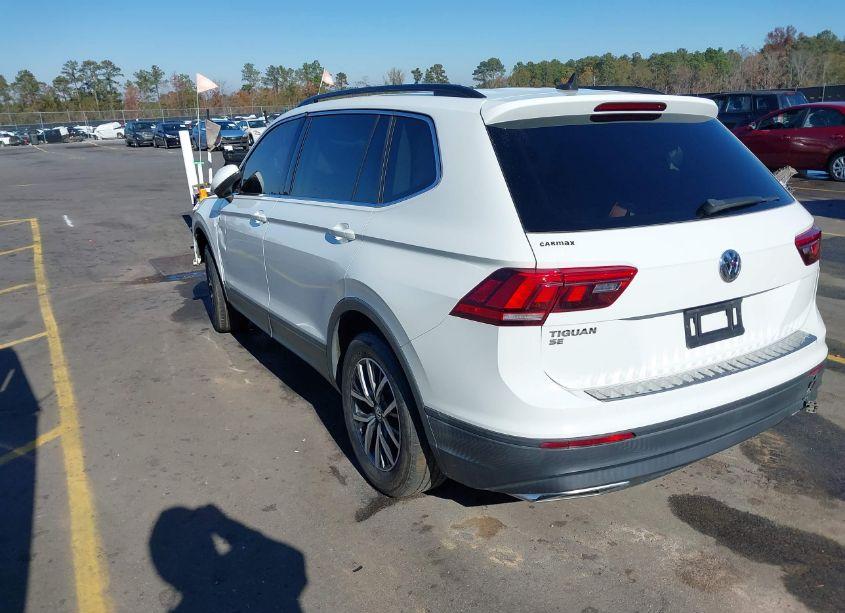Photo 3 of 2019 Volkswagen Tiguan 2.0T SE/2.0T SEL/2.0T SEL R-LINE/2.0T SEL R-LINE BLACK (VIN 3VV3B7AX0KM152423)