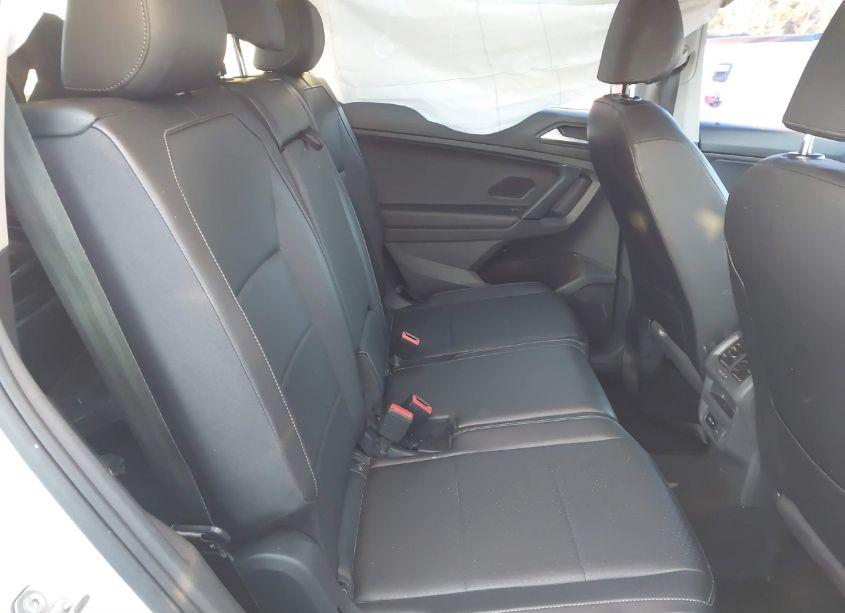 Photo 8 of 2019 Volkswagen Tiguan 2.0T SE/2.0T SEL/2.0T SEL R-LINE/2.0T SEL R-LINE BLACK (VIN 3VV3B7AX0KM152423)