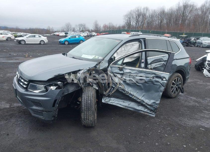 Photo 2 of 2020 Volkswagen Tiguan 2.0T SE/2.0T SE R-LINE BLACK/2.0T SEL (VIN 3VV3B7AX0LM086621)