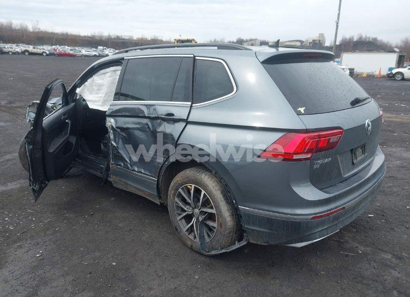Photo 3 of 2020 Volkswagen Tiguan 2.0T SE/2.0T SE R-LINE BLACK/2.0T SEL (VIN 3VV3B7AX0LM086621)