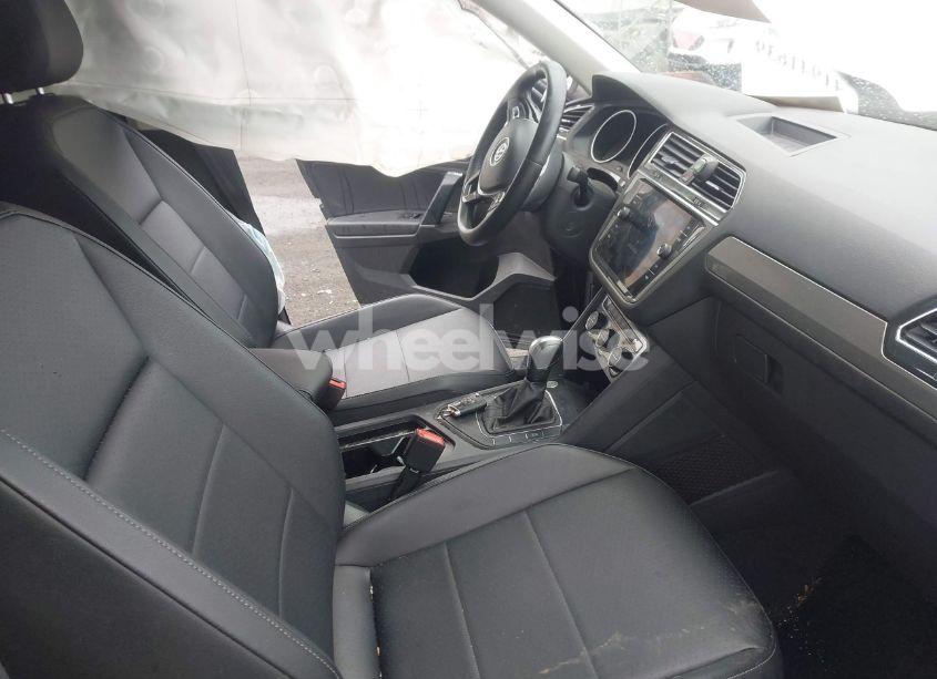 Photo 5 of 2020 Volkswagen Tiguan 2.0T SE/2.0T SE R-LINE BLACK/2.0T SEL (VIN 3VV3B7AX0LM086621)