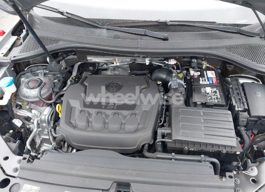 Photo 10 of 2020 Volkswagen Tiguan 2.0T SE/2.0T SE R-LINE BLACK/2.0T SEL (VIN 3VV3B7AX0LM108973)