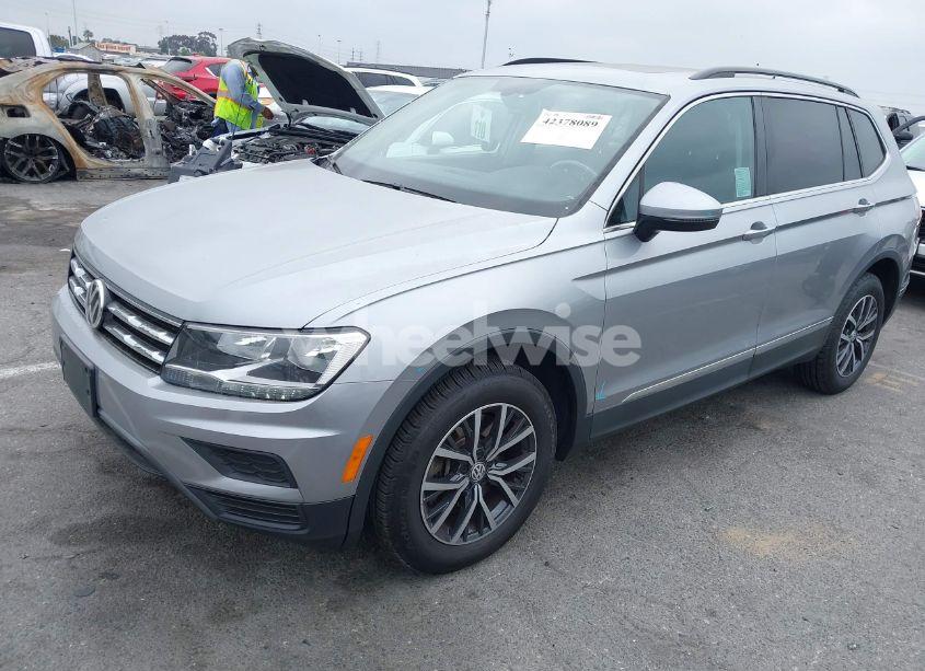 Photo 2 of 2020 Volkswagen Tiguan 2.0T SE/2.0T SE R-LINE BLACK/2.0T SEL (VIN 3VV3B7AX0LM108973)