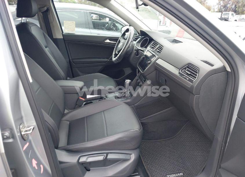 Photo 5 of 2020 Volkswagen Tiguan 2.0T SE/2.0T SE R-LINE BLACK/2.0T SEL (VIN 3VV3B7AX0LM108973)