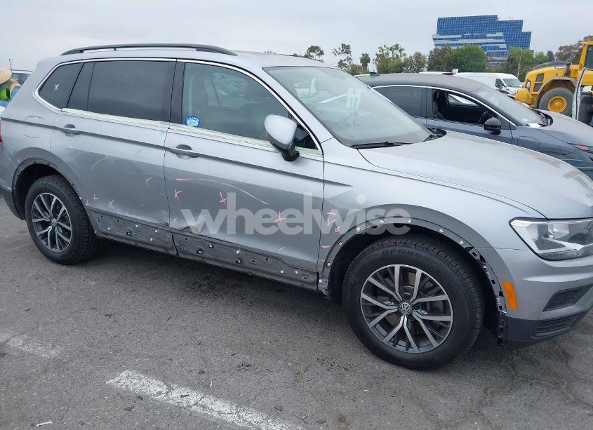 Photo 6 of 2020 Volkswagen Tiguan 2.0T SE/2.0T SE R-LINE BLACK/2.0T SEL (VIN 3VV3B7AX0LM108973)