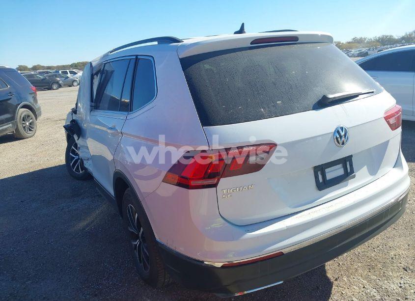 Photo 3 of 2021 Volkswagen Tiguan 2.0T SE/2.0T SE R-LINE BLACK/2.0T SEL (VIN 3VV3B7AX0MM043771)