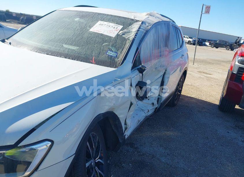 Photo 6 of 2021 Volkswagen Tiguan 2.0T SE/2.0T SE R-LINE BLACK/2.0T SEL (VIN 3VV3B7AX0MM043771)