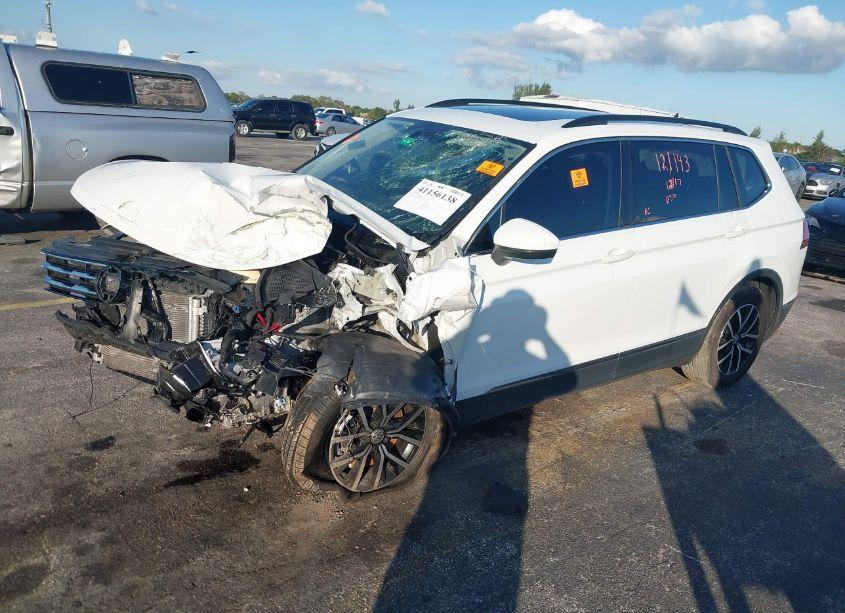 Photo 2 of 2021 Volkswagen Tiguan 2.0T SE/2.0T SE R-LINE BLACK/2.0T SEL (VIN 3VV3B7AX0MM121143)