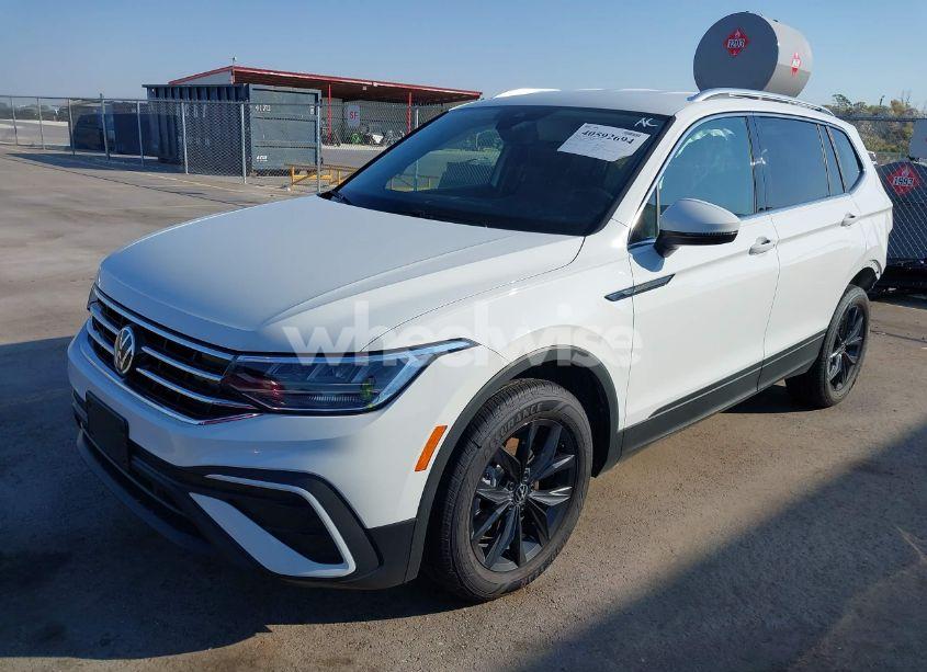 Photo 2 of 2024 Volkswagen Tiguan 2.0T SE (VIN 3VV3B7AX0RM048301)