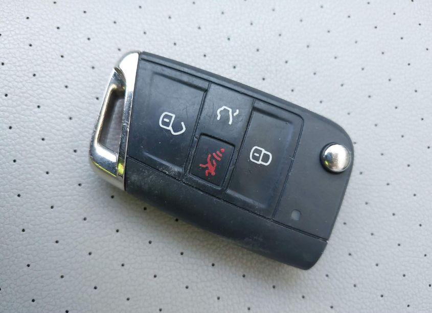 Photo 11 of 2018 Volkswagen Tiguan 2.0T SE/2.0T SEL (VIN 3VV3B7AX1JM006255)