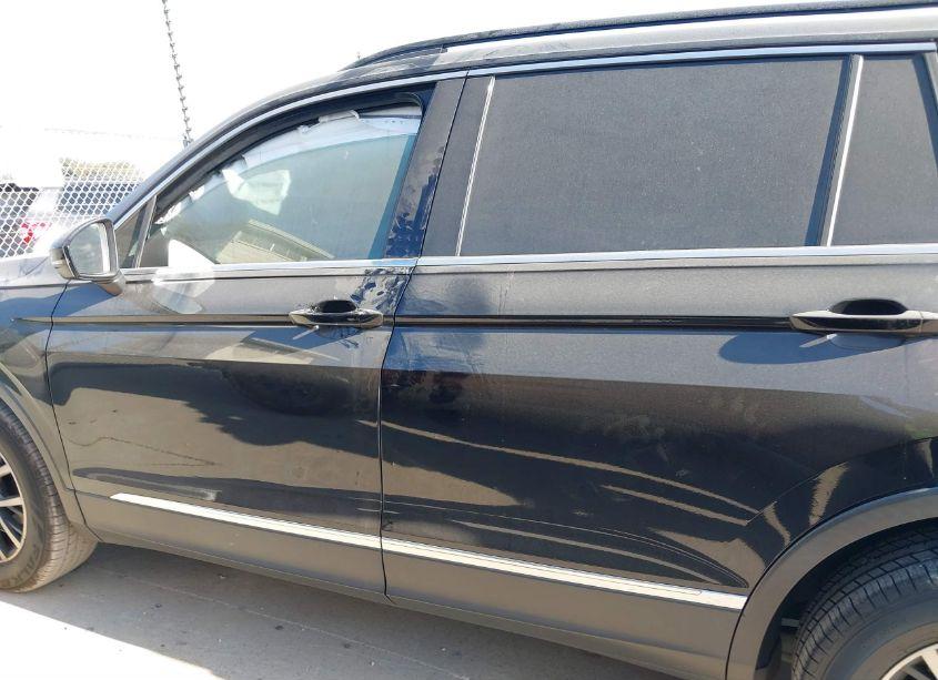 Photo 14 of 2018 Volkswagen Tiguan 2.0T SE/2.0T SEL (VIN 3VV3B7AX1JM006255)