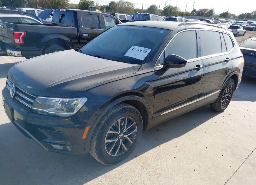 Photo 2 of 2018 Volkswagen Tiguan 2.0T SE/2.0T SEL (VIN 3VV3B7AX1JM006255)